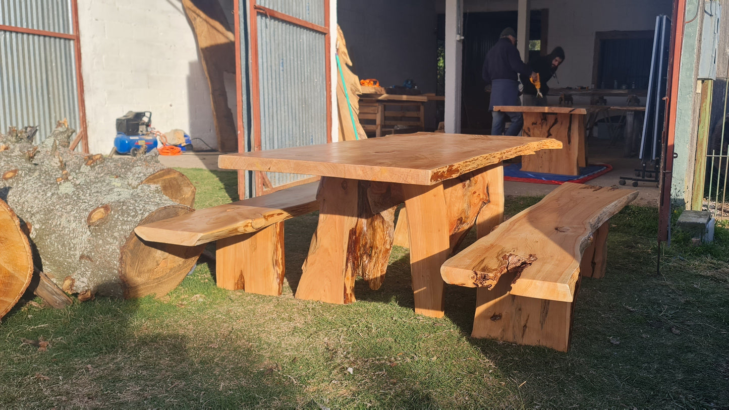 Mesa + 2 bancos laterales - Juego de Barbacoa. Todo en Madera