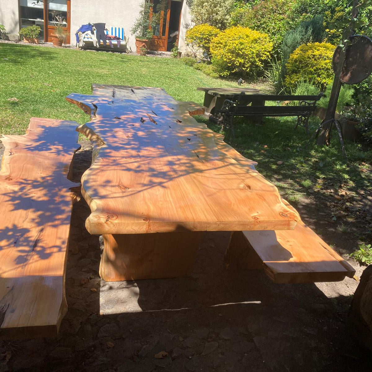 Mesa + 2 bancos laterales - Juego de Barbacoa. Todo en Madera