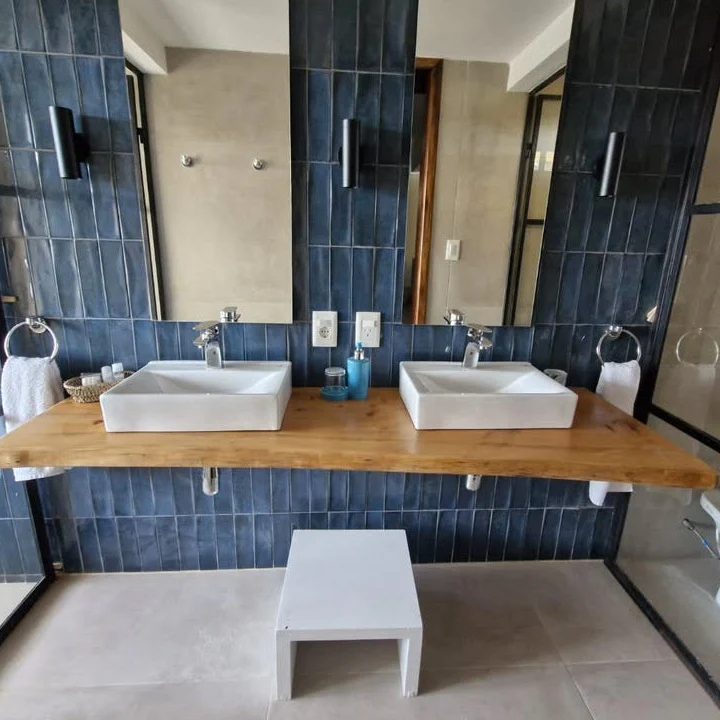 Mesada de Canto Vivo en Cipres