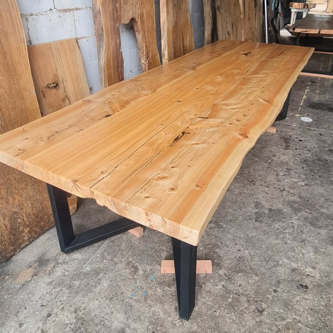 426197724_1401042854135336_2003505674490018653_n Mesa Multi Slab (tablones ensamblados) · Base de hierro