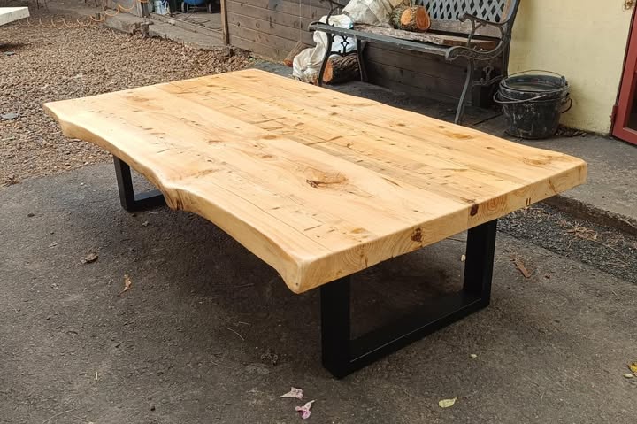 488598393_665690589339336_6374332640269170297_n Mesa ratona · Base de hierro