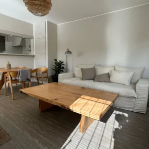 Mesa ratona Canto Vivo (base de madera) - Ensamblado